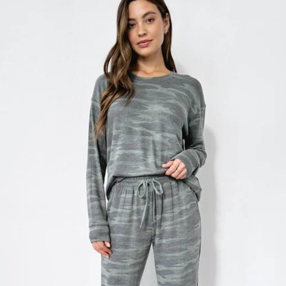 NWOT Splendid Gray Camo Supersoft Pullover Small - Picture 1 of 7